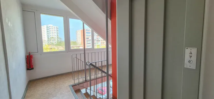 Prodej bytu 2+kk, Praha - Lhotka, Novodvorská, 41 m2
