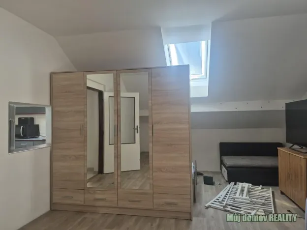 Pronájem bytu 1+1, Praha - Štěrboholy, Pod areálem, 45 m2