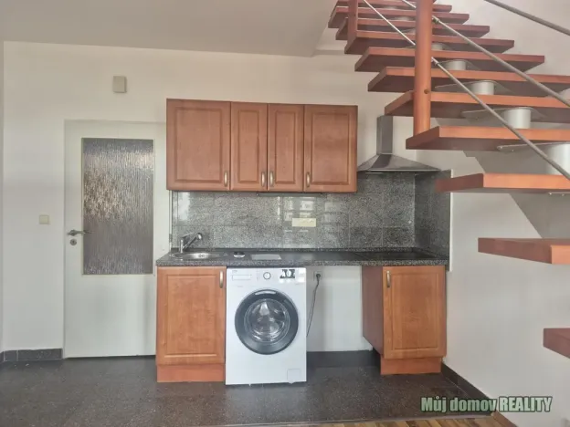 Pronájem bytu 2+kk, Praha - Vysočany, Freyova, 56 m2