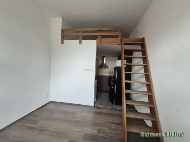 Pronájem bytu 1+kk, Praha - Vysočany, Freyova, 21 m2