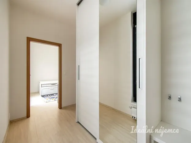 Pronájem bytu 3+kk, Praha - Prosek, Žitenická, 68 m2