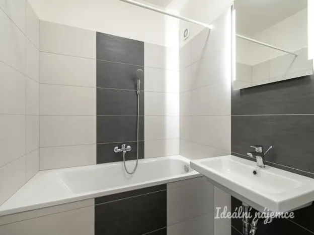 Pronájem bytu 4+1, Praha - Černý Most, Generála Janouška, 96 m2