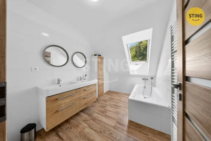 Prodej rodinného domu, Rožnov pod Radhoštěm, V Mokrém, 250 m2