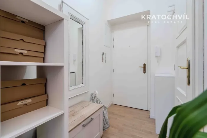 Pronájem bytu 1+kk, Praha - Bubeneč, Korunovační, 32 m2