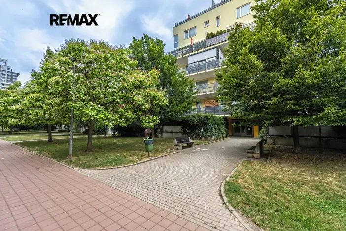 Prodej bytu 2+kk, Praha - Hlubočepy, Kováříkova, 37222 m2