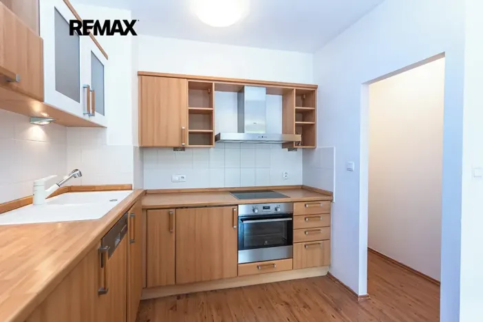 Prodej bytu 2+kk, Praha - Hlubočepy, Kováříkova, 37222 m2