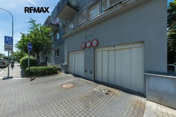 Prodej garážového stání, Praha - Břevnov, Rejchova, 12 m2