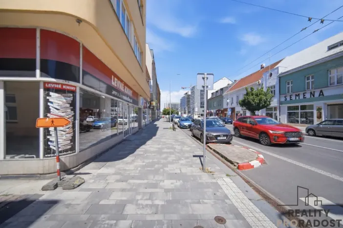 Pronájem obchodního prostoru, Pardubice - Zelené Předměstí, 17. listopadu, 250 m2