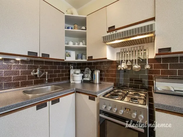 Pronájem bytu 3+1, Praha - Kobylisy, Taussigova, 60 m2