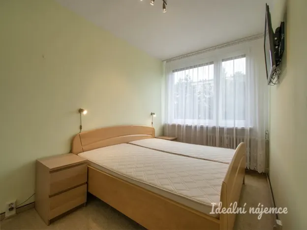 Pronájem bytu 3+1, Praha - Kobylisy, Taussigova, 60 m2