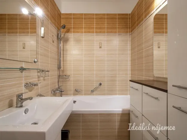 Pronájem bytu 3+1, Praha - Kobylisy, Taussigova, 60 m2