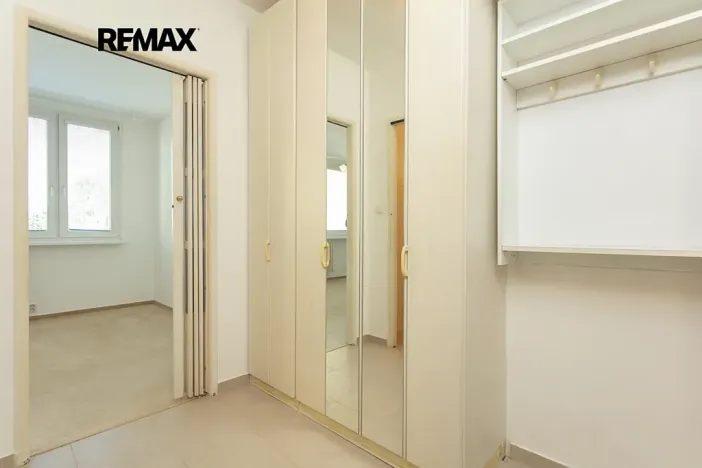 Pronájem bytu 1+1, Praha - Kobylisy, Jelínkova, 33 m2