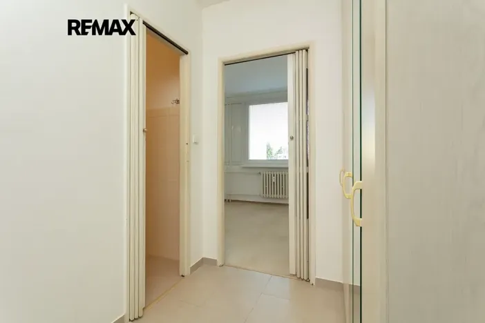 Pronájem bytu 1+1, Praha - Kobylisy, Jelínkova, 33 m2