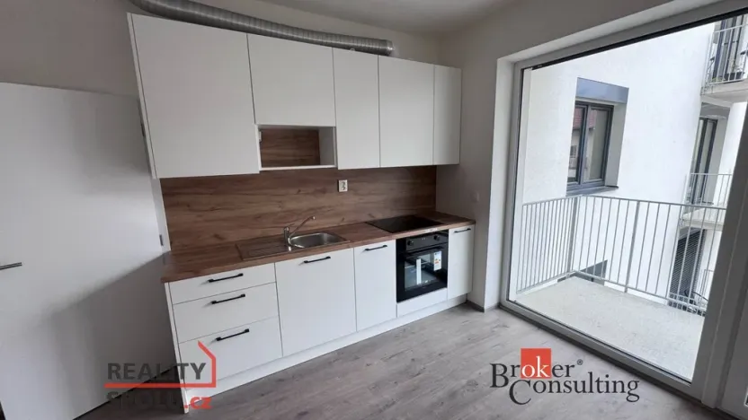Pronájem bytu 1+kk, Brno - Trnitá, Křenová, 28 m2