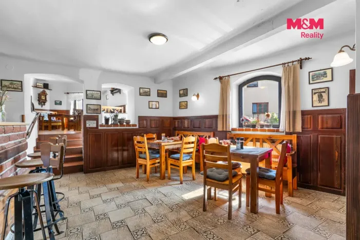 Prodej restaurace, Lomnice nad Popelkou, Poděbradova, 600 m2