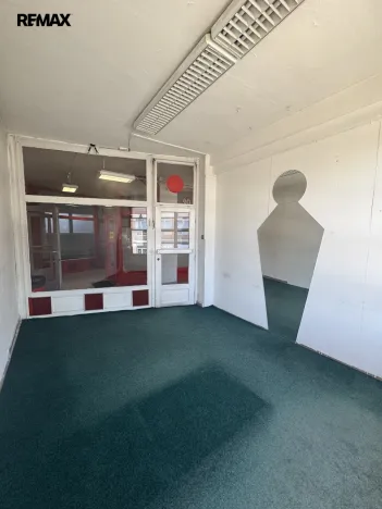 Pronájem obchodního prostoru, Zlín, třída Tomáše Bati, 14 m2