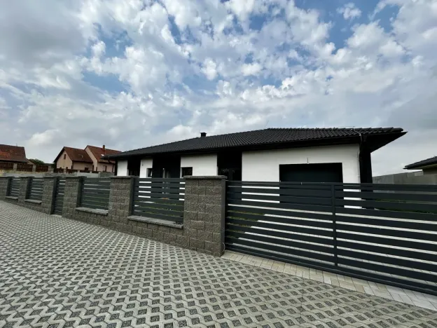 Pronájem rodinného domu, Kozomín, 140 m2