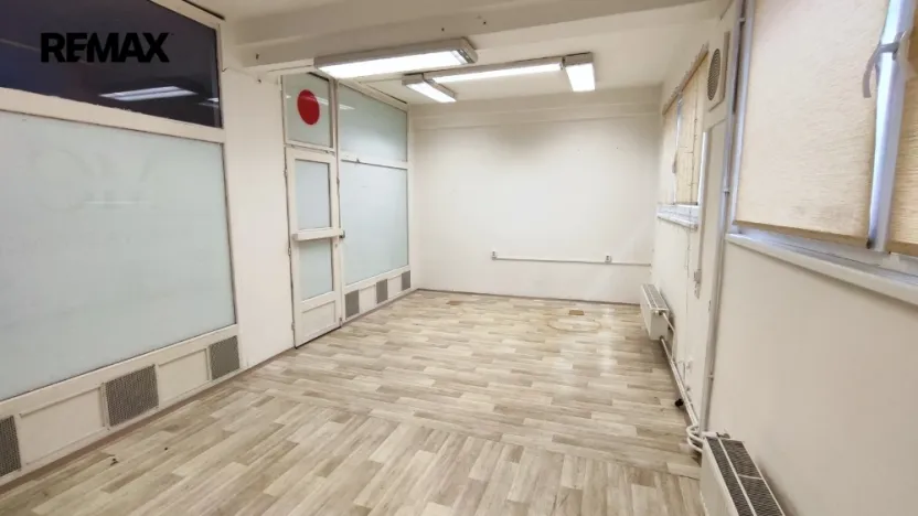 Pronájem obchodního prostoru, Zlín, třída Tomáše Bati, 25 m2