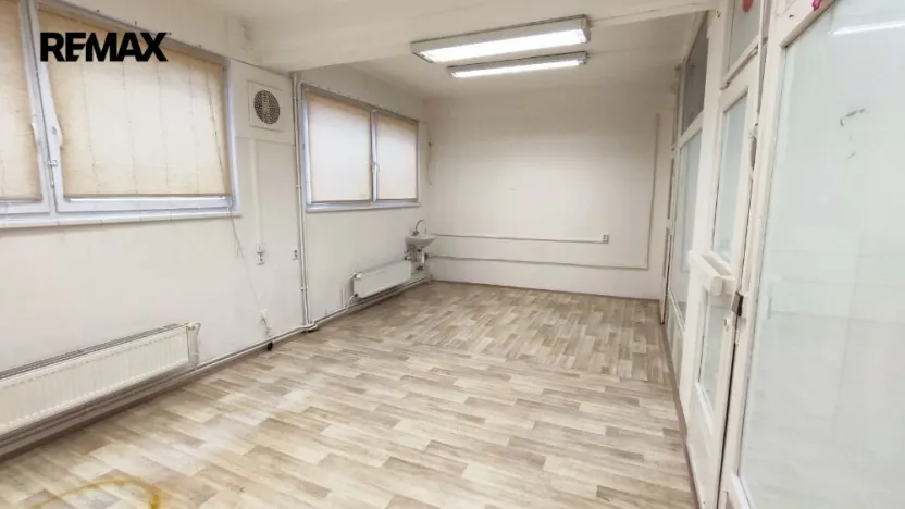 Pronájem obchodního prostoru, Zlín, třída Tomáše Bati, 25 m2
