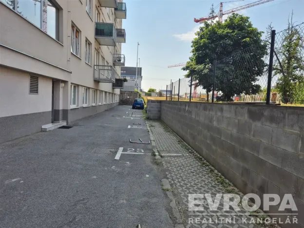 Pronájem garážového stání, Praha, Limuzská, 14 m2