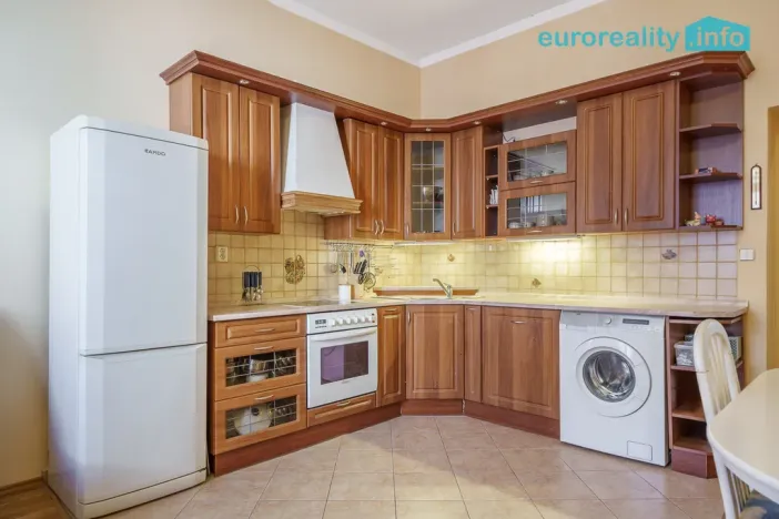 Prodej bytu 2+1, Karlovy Vary, Koptova, 80 m2