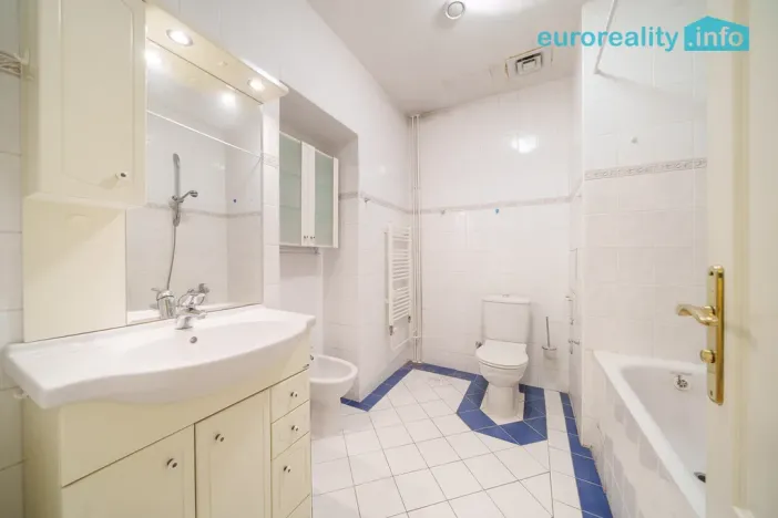 Prodej bytu 2+1, Karlovy Vary, Koptova, 80 m2