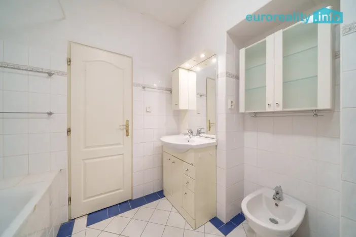 Prodej bytu 2+1, Karlovy Vary, Koptova, 80 m2