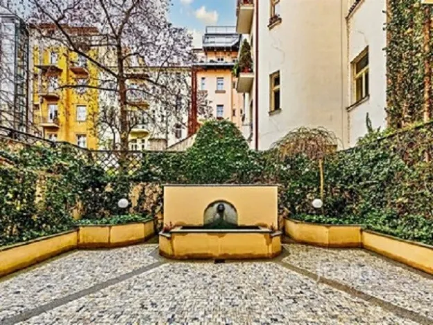 Pronájem bytu 3+1, Praha, Janáčkovo nábřeží, 83 m2