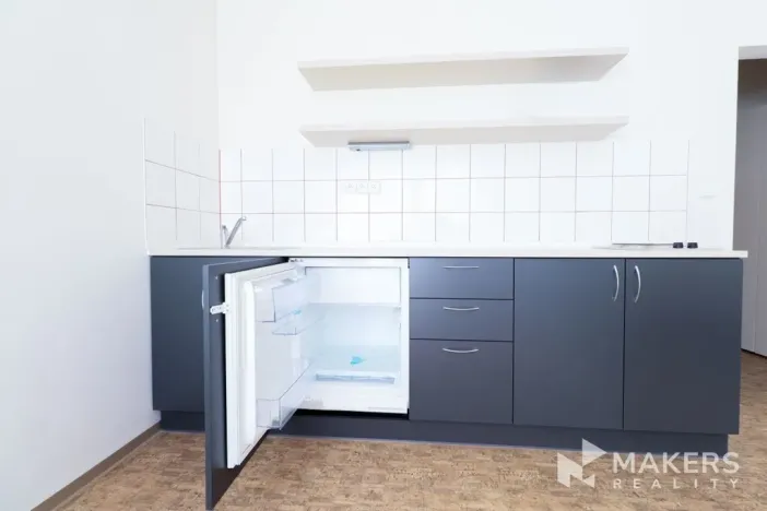 Pronájem bytu 1+kk, Praha - Smíchov, Křížová, 35 m2