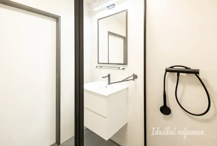 Pronájem bytu 3+1, Praha - Horní Měcholupy, Veronské nám., 68 m2