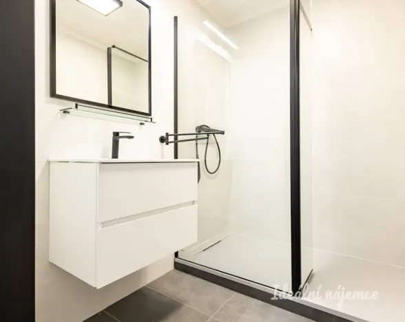 Pronájem bytu 3+1, Praha - Horní Měcholupy, Veronské nám., 68 m2