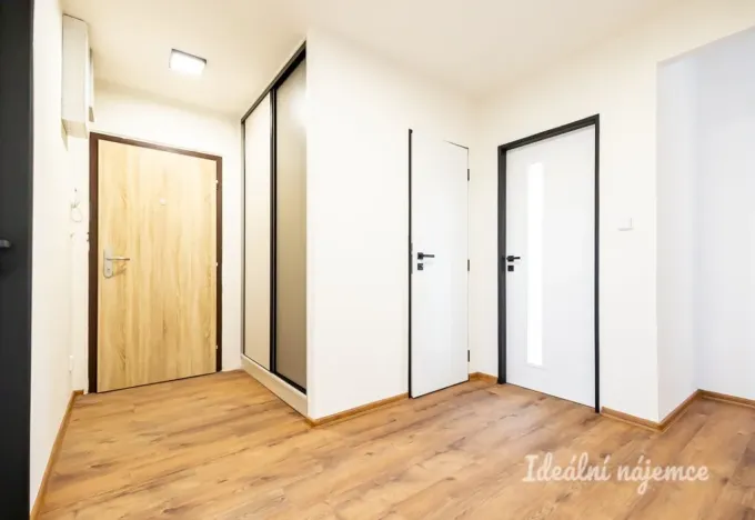 Pronájem bytu 3+1, Praha - Horní Měcholupy, Veronské nám., 68 m2