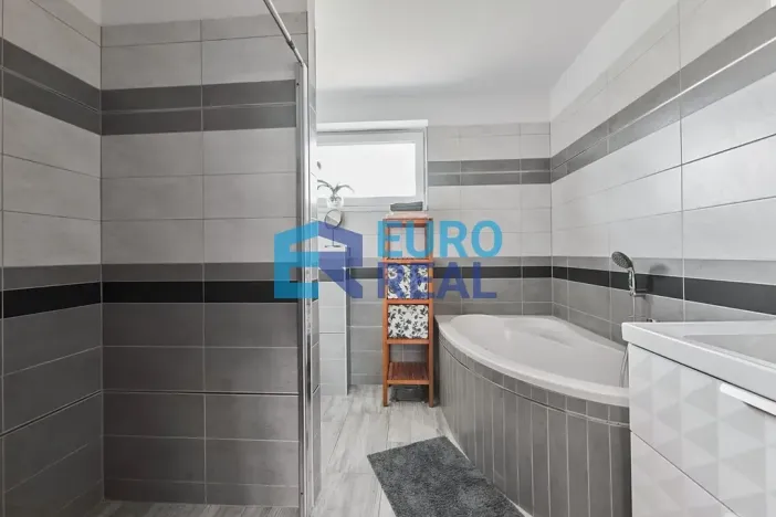 Prodej rodinného domu, Bavoryně, 125 m2