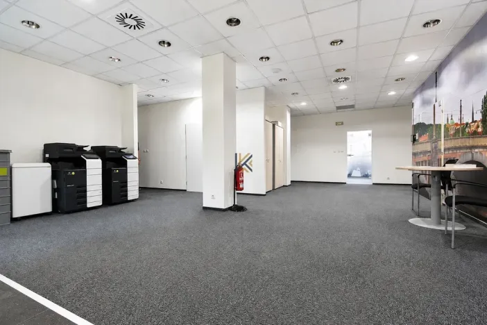 Pronájem kanceláře, Praha, Lihovarská, 714 m2
