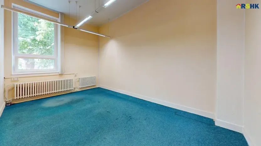 Pronájem kanceláře, Hradec Králové, Akademika Bedrny, 110 m2