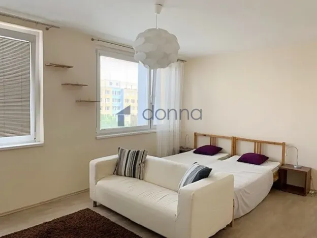 Pronájem bytu 1+kk, Praha, Jarníkova, 33 m2