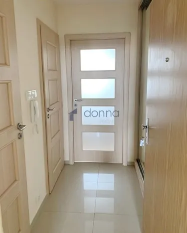Pronájem bytu 1+kk, Praha, Jarníkova, 33 m2