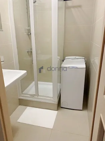 Pronájem bytu 1+kk, Praha, Jarníkova, 33 m2
