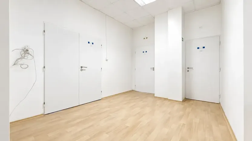 Pronájem kanceláře, Brno, Šujanovo náměstí, 163 m2