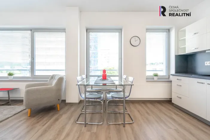 Pronájem bytu 1+kk, Zlín, Lorencova, 42 m2