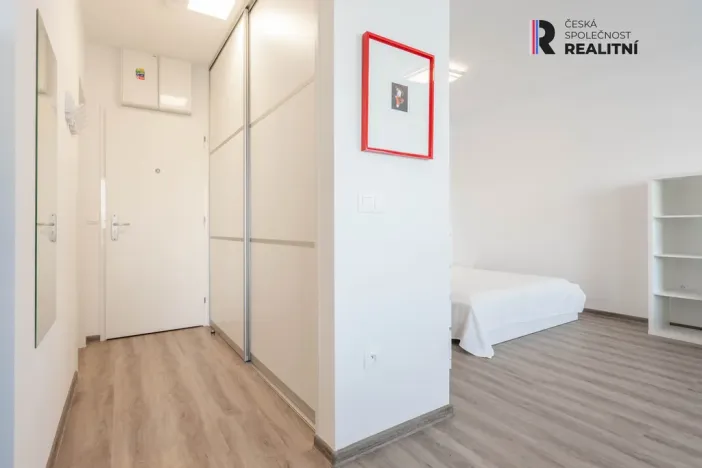 Pronájem bytu 1+kk, Zlín, Lorencova, 42 m2