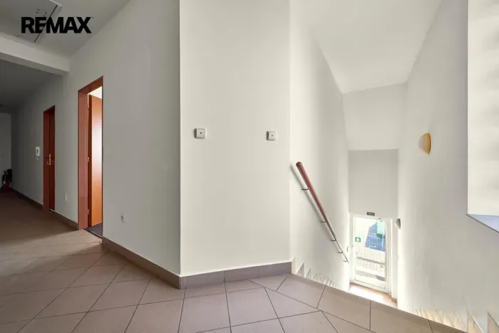 Prodej kanceláře, Hradec Králové - Slezské Předměstí, Vážní, 288 m2