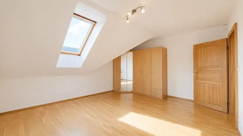 Prodej rodinného domu, Praha - Pitkovice, Klouzková, 181 m2