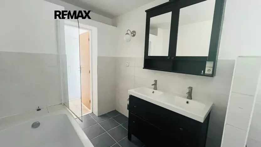 Pronájem rodinného domu, Milovice, 100 m2