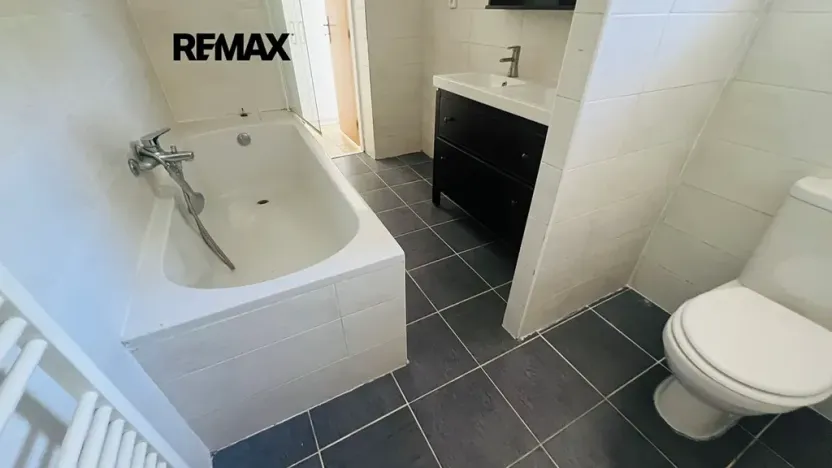Pronájem rodinného domu, Milovice, 100 m2
