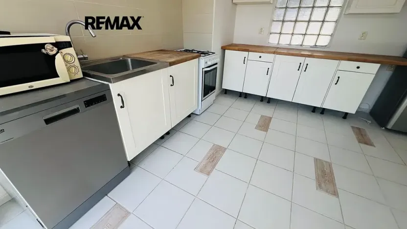 Pronájem rodinného domu, Milovice, 100 m2
