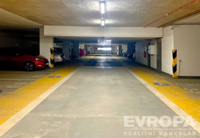 Pronájem garážového stání, Praha - Ruzyně, Karlovarská, 12 m2