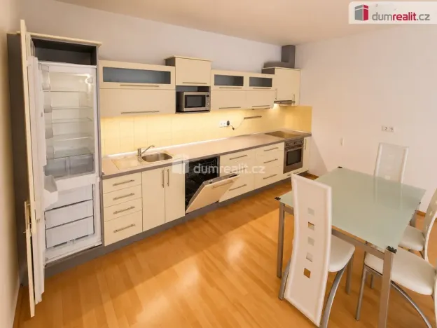 Pronájem bytu 2+kk, Praha - Žižkov, Jeseniova, 84 m2