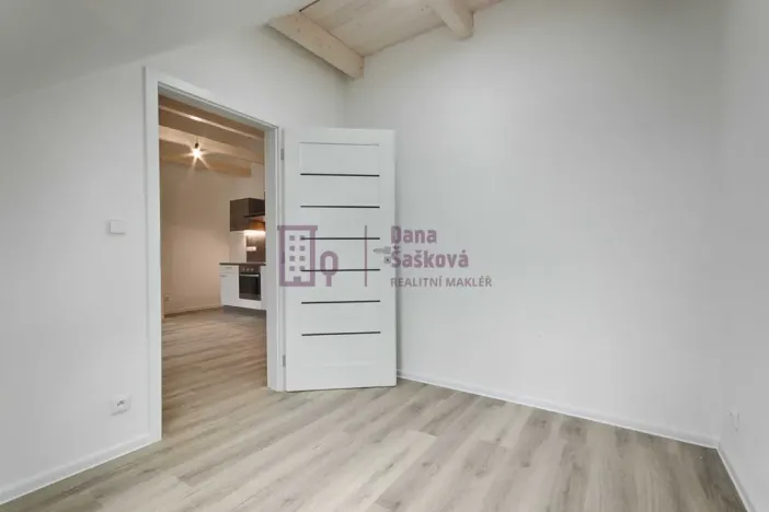 Pronájem bytu 2+kk, Jindřichův Hradec - Jindřichův Hradec I, nám. Míru, 49 m2