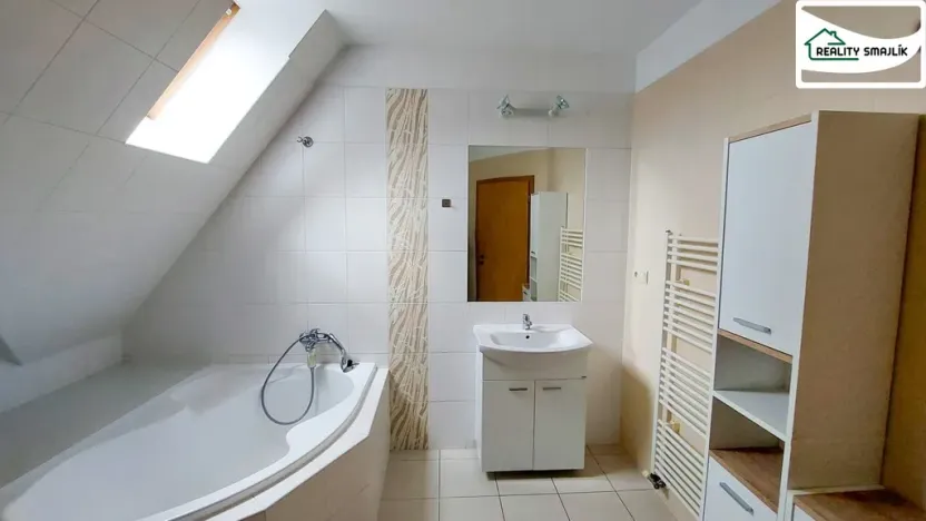 Pronájem bytu 3+1, Cheb - Skalka, Komorní Dvůr, 100 m2